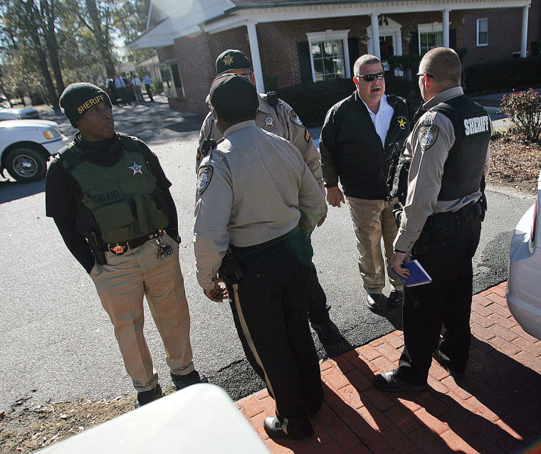 Search on for armed Hemingway bank robbery suspects Gallery