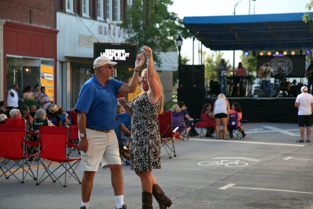Jamming downtown Country music brings a crowd to Florence street event