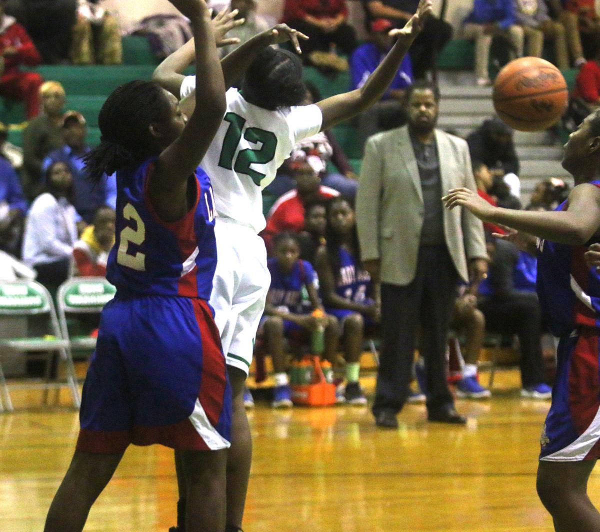Lady Auctioneers Earn Slim 58 56 Win At Creek Bridge Sports