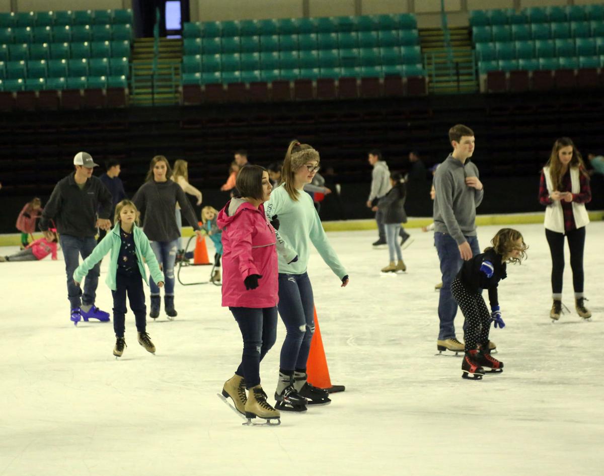 ice skating florence center 007.JPG