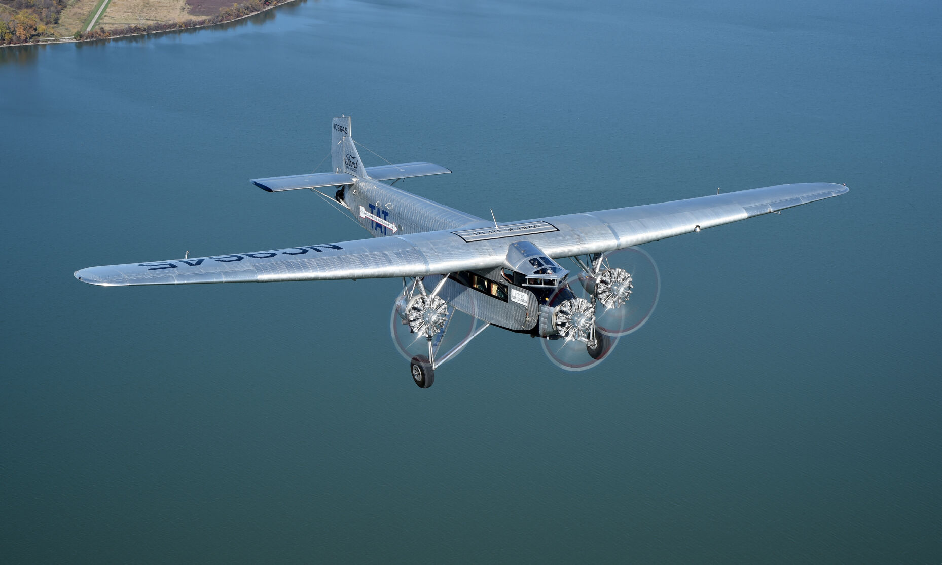 Ford tri motor airplane model online