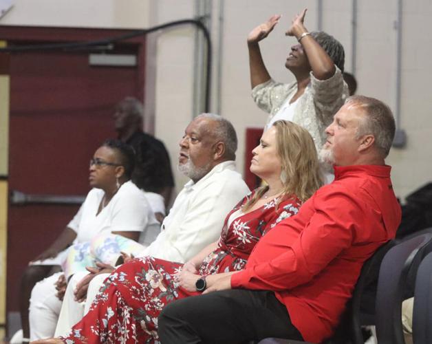 Marion gospel concert features artists Rev. Luther Barnes, Kelontae Gavin