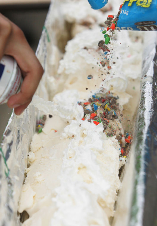 world-s-longest-ice-cream-sundae-news-scnow