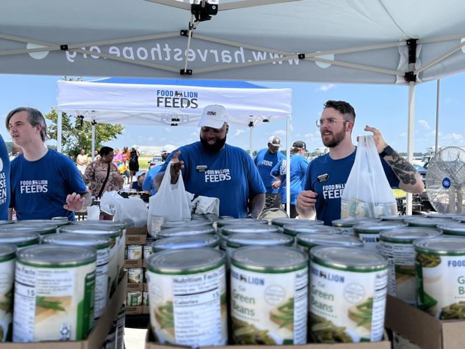 Food Lion, Kellanova awards $30,000 in support of Harvest Hope Food Bank
