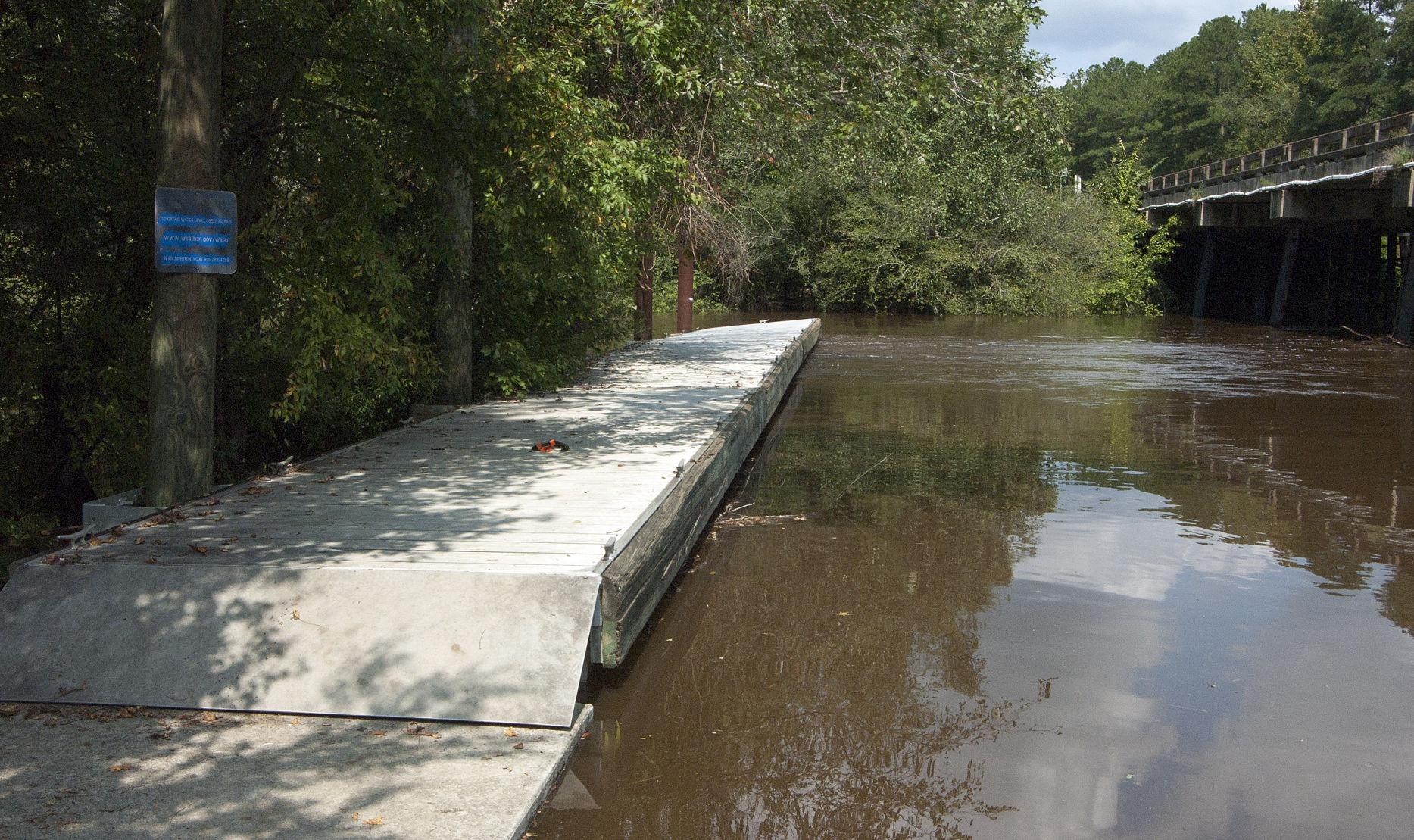 Lynches River heads for Saturday crest, residents evacuate