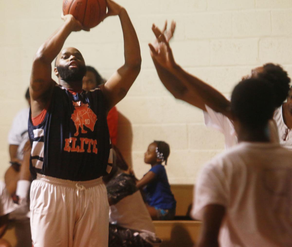 Mullins men’s basketball tournament pays tribute to longtime coach