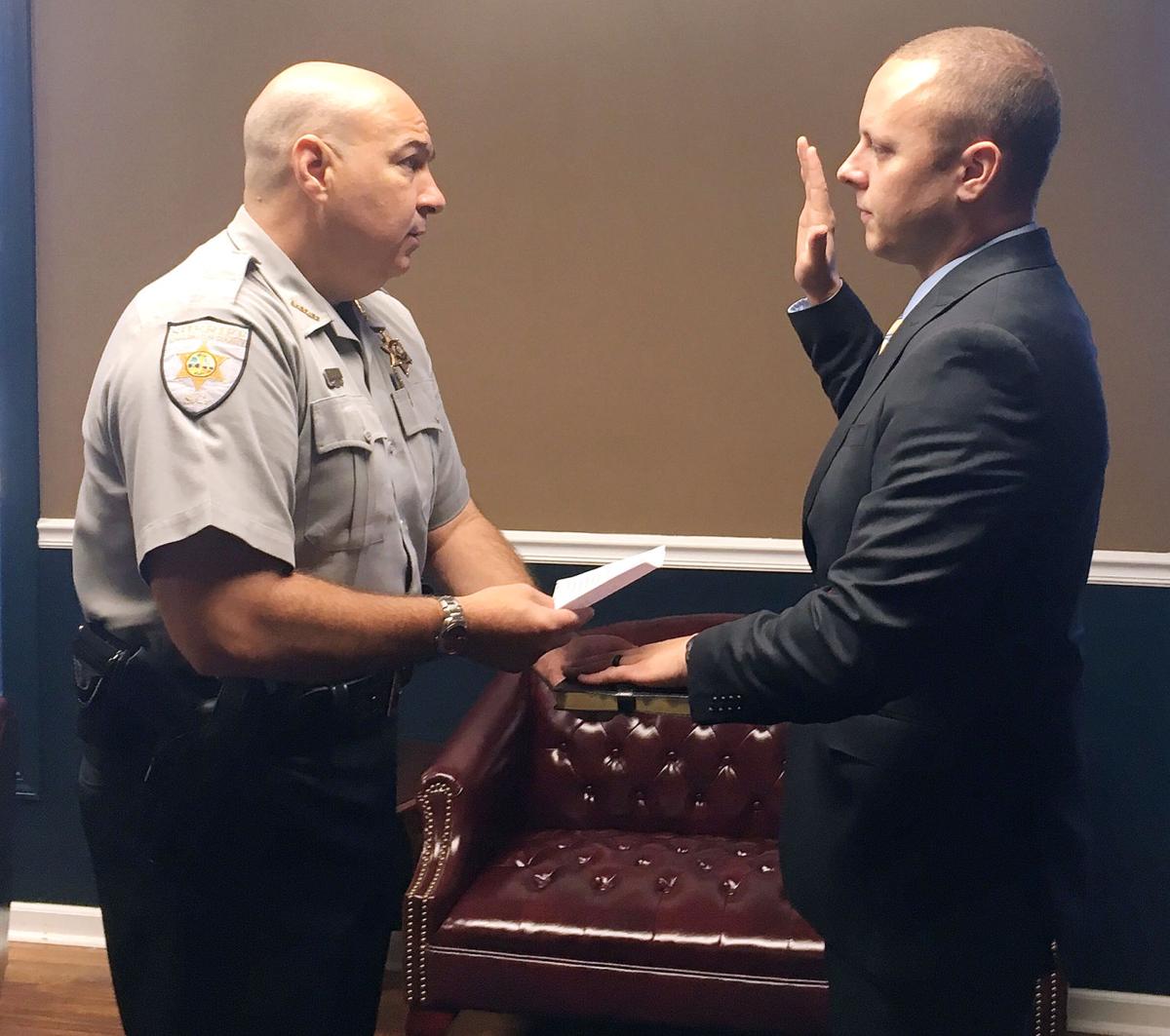 Darlington County Sheriff Swears In New Deputy News Scnow Com
