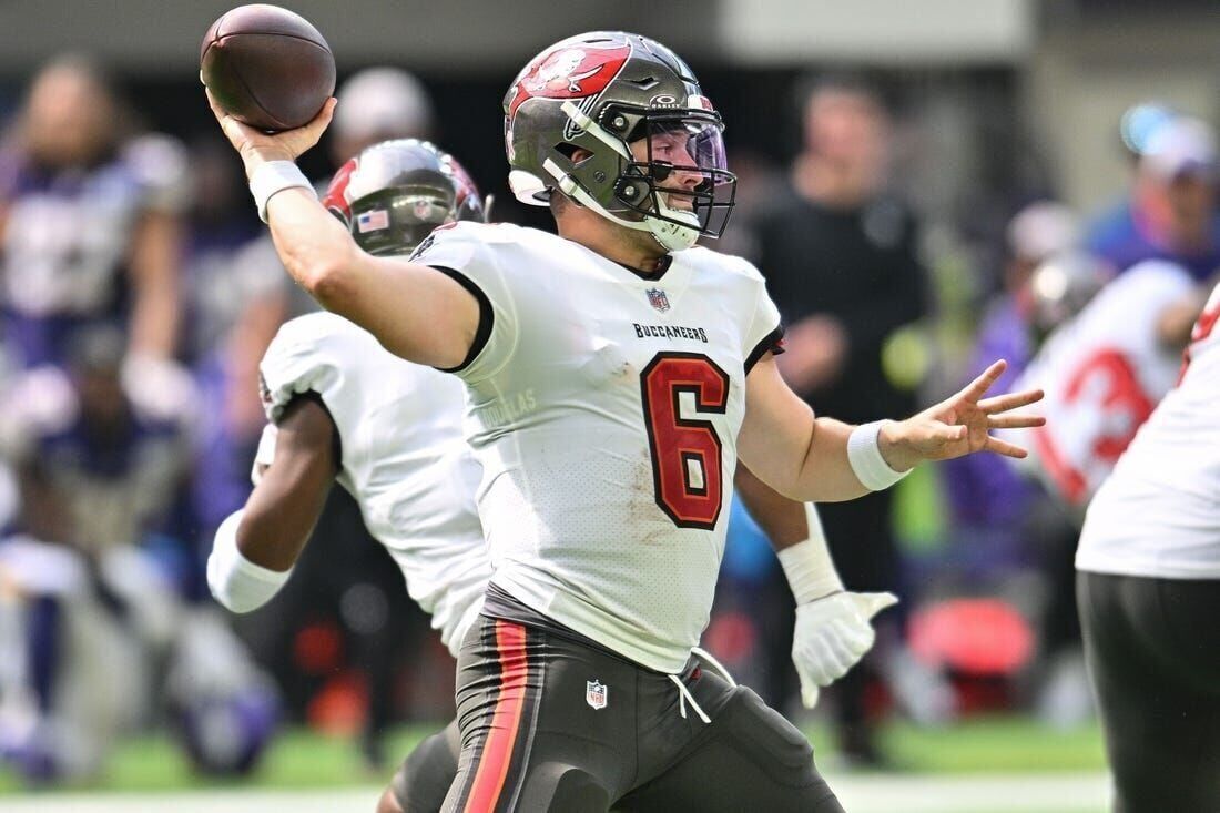 Tampa Bay Buccaneers wide receiver Scotty Miller (10) warms up before an  NFL football game against