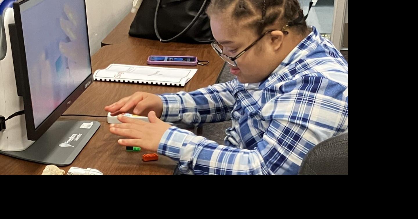 Visually impaired Florence students receive vision aids