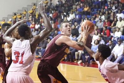 Coker Signs Wilson S Carfley Sports Scnow Com