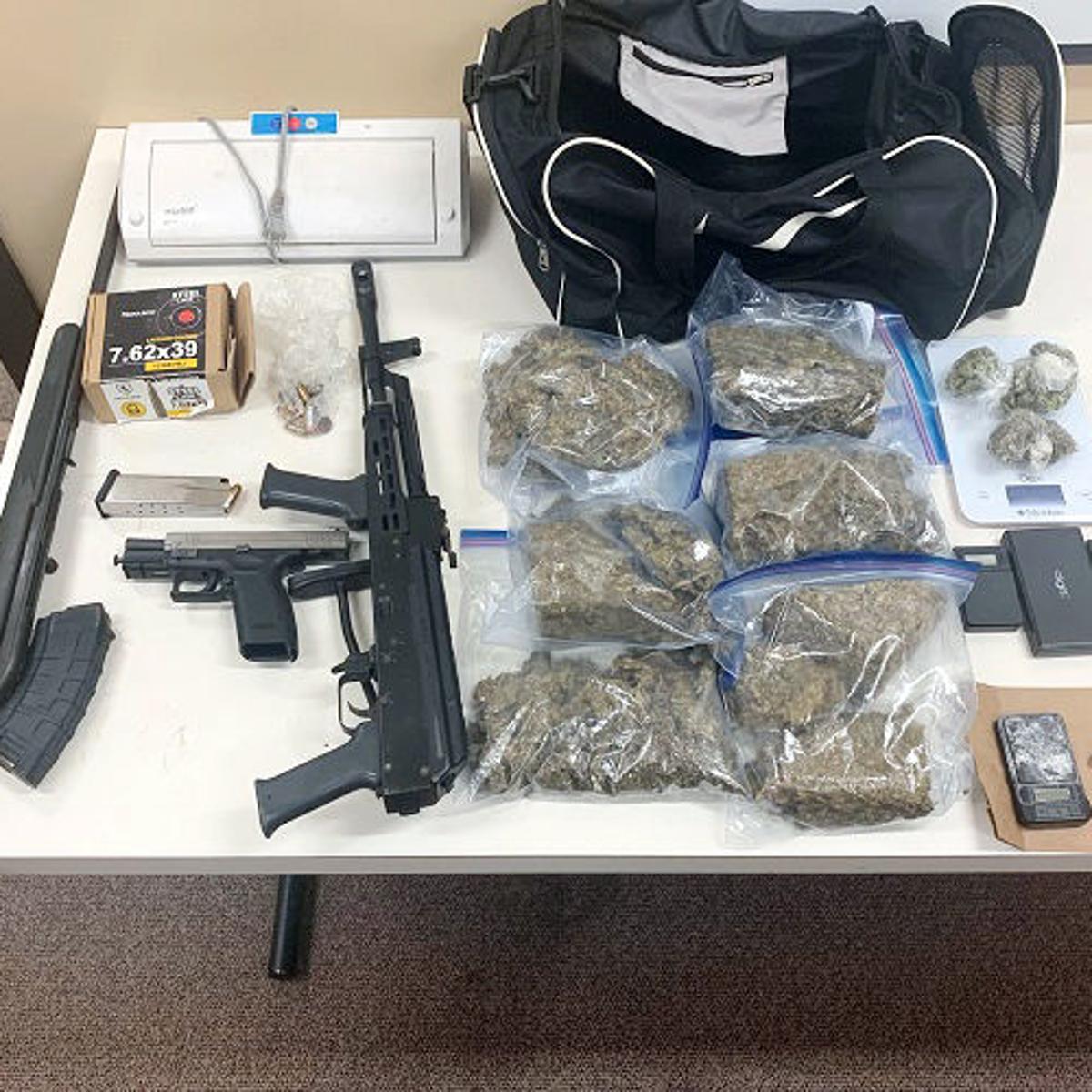 Darlington County Deputies Search House Seize Guns And Drugs darlington county deputies search house