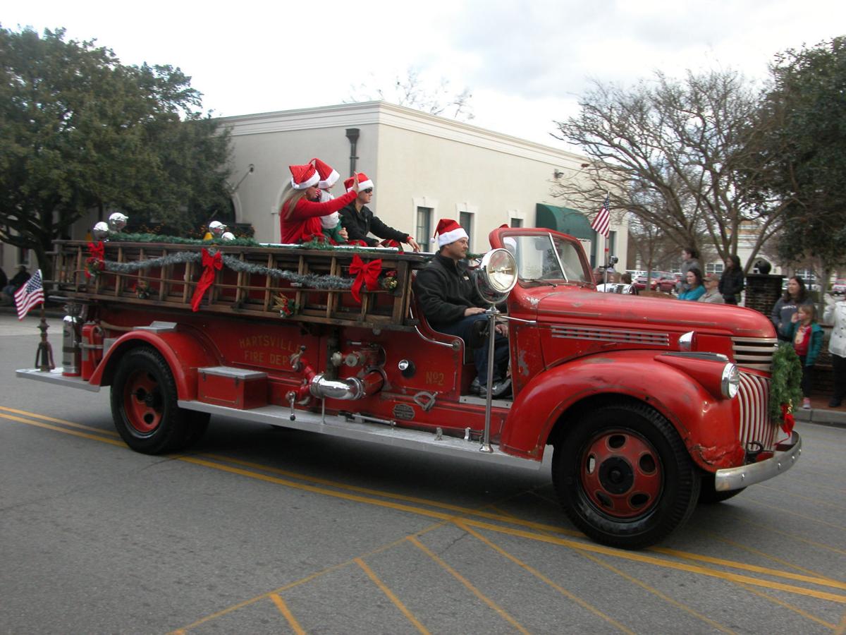 Parade brings Christmas spirit to downtown Hartsville Fmn