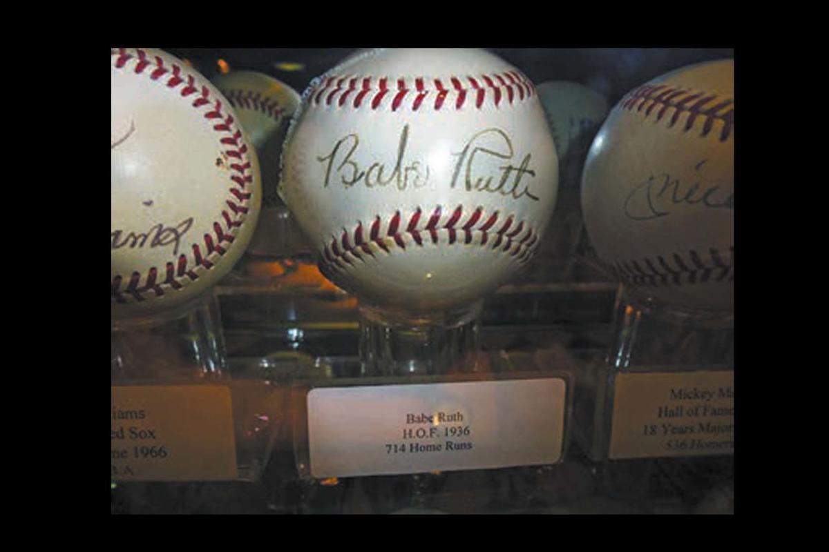 PD: Baseballs signed by Yogi Berra, Willie Mays, Babe Ruth stolen from  Scottsdale restaurant