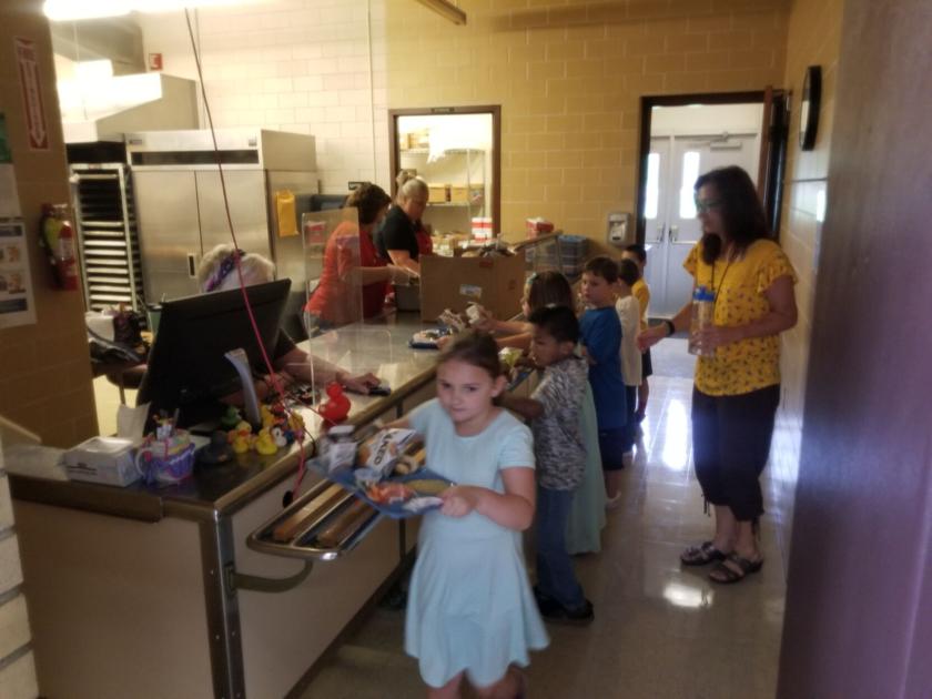 Auburn students enjoy lunch | News | sdgnewsgroup.com