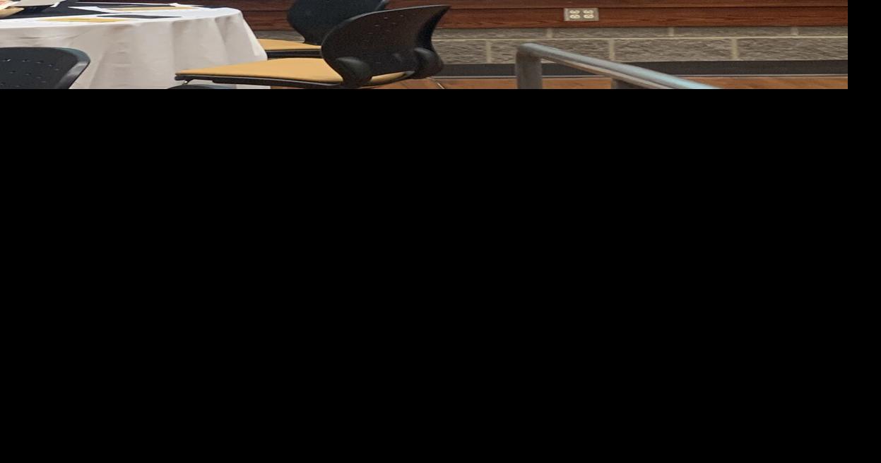 City Manager addresses Chamber of Commerce banquet attendees Willard