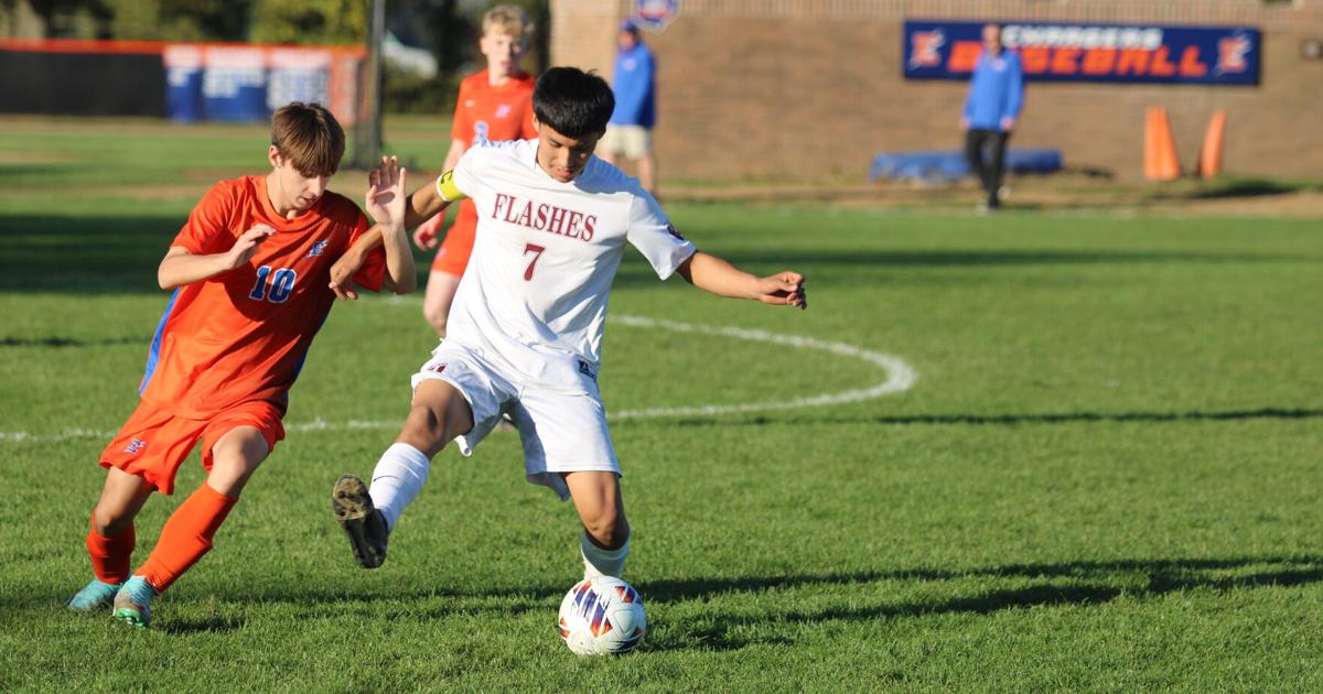 Flashes soccer season ends on penalty kick | News | sdgnewsgroup.com