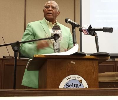 Selma Mayor James Perkins Jr. speaking at press conference