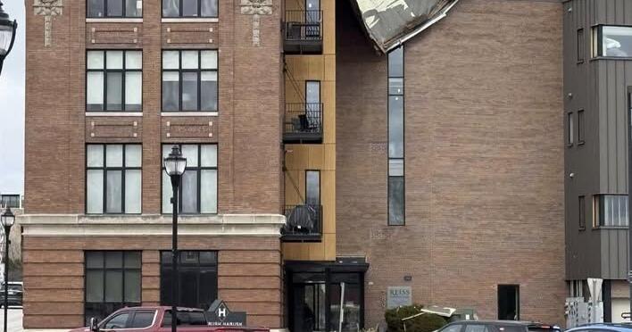 Power outages and road closures due to strong winds in Sheboygan