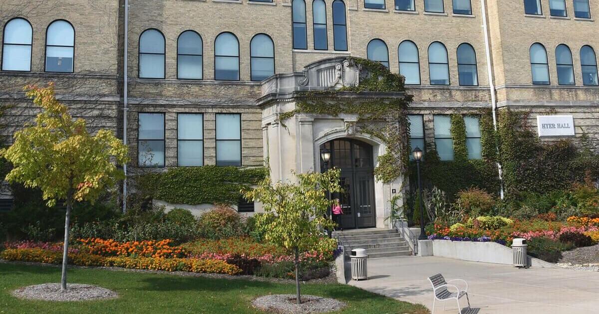 UW-Whitewater students from Sheboygan complete mental health support course