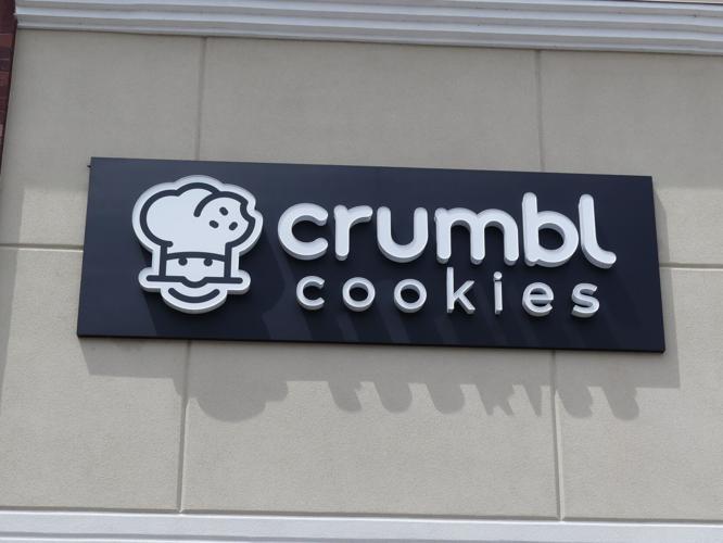 Crumbl Cookies holds ribboncutting Wednesday, with grand opening to
