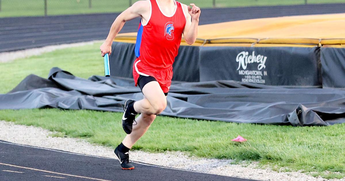 Garreth Stringer running 4x400 relay | Sports | shelbynews.com