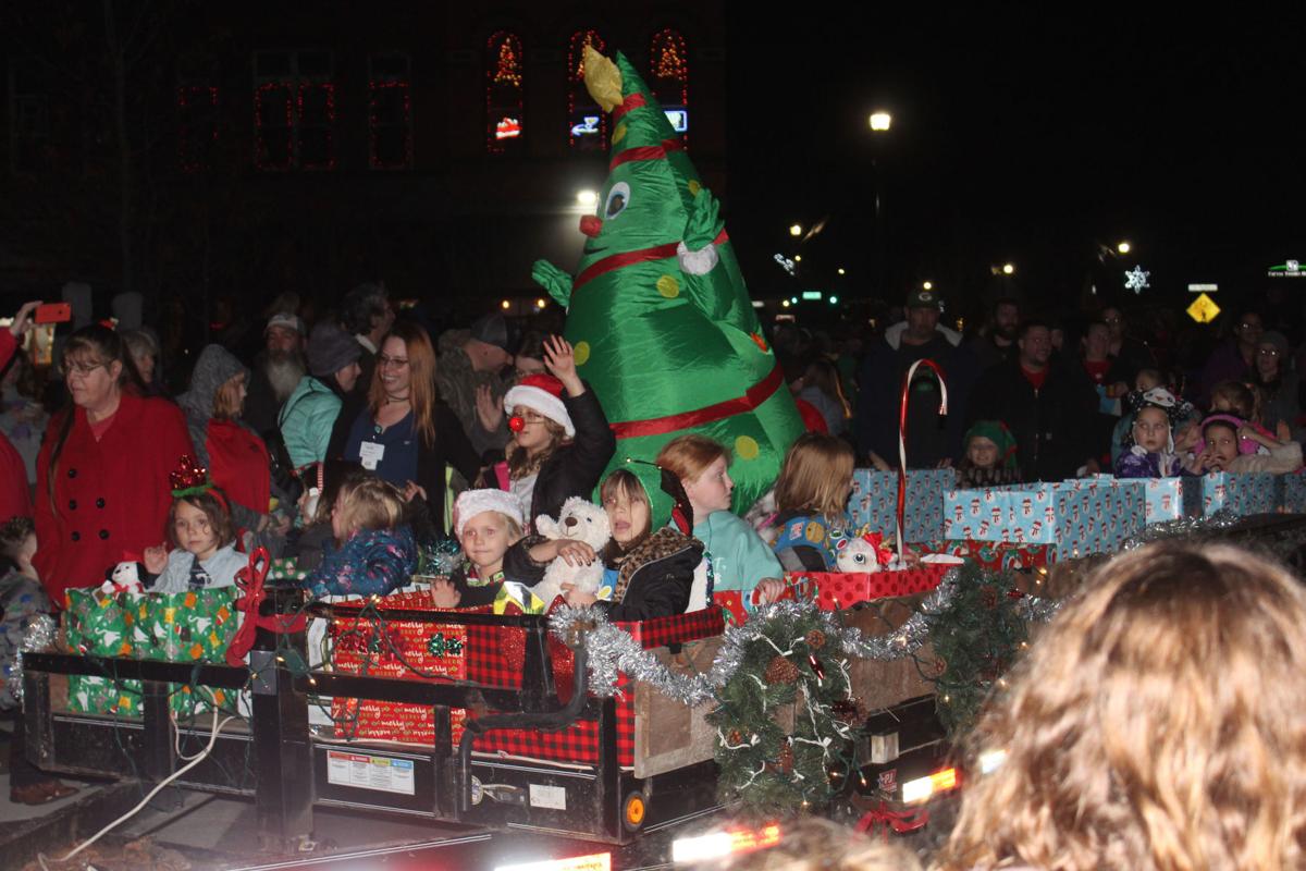 Brownsburg Christmas Parade 2022 Christmas Celebration Debuts Remodeled Public Square | News | Shelbynews.com