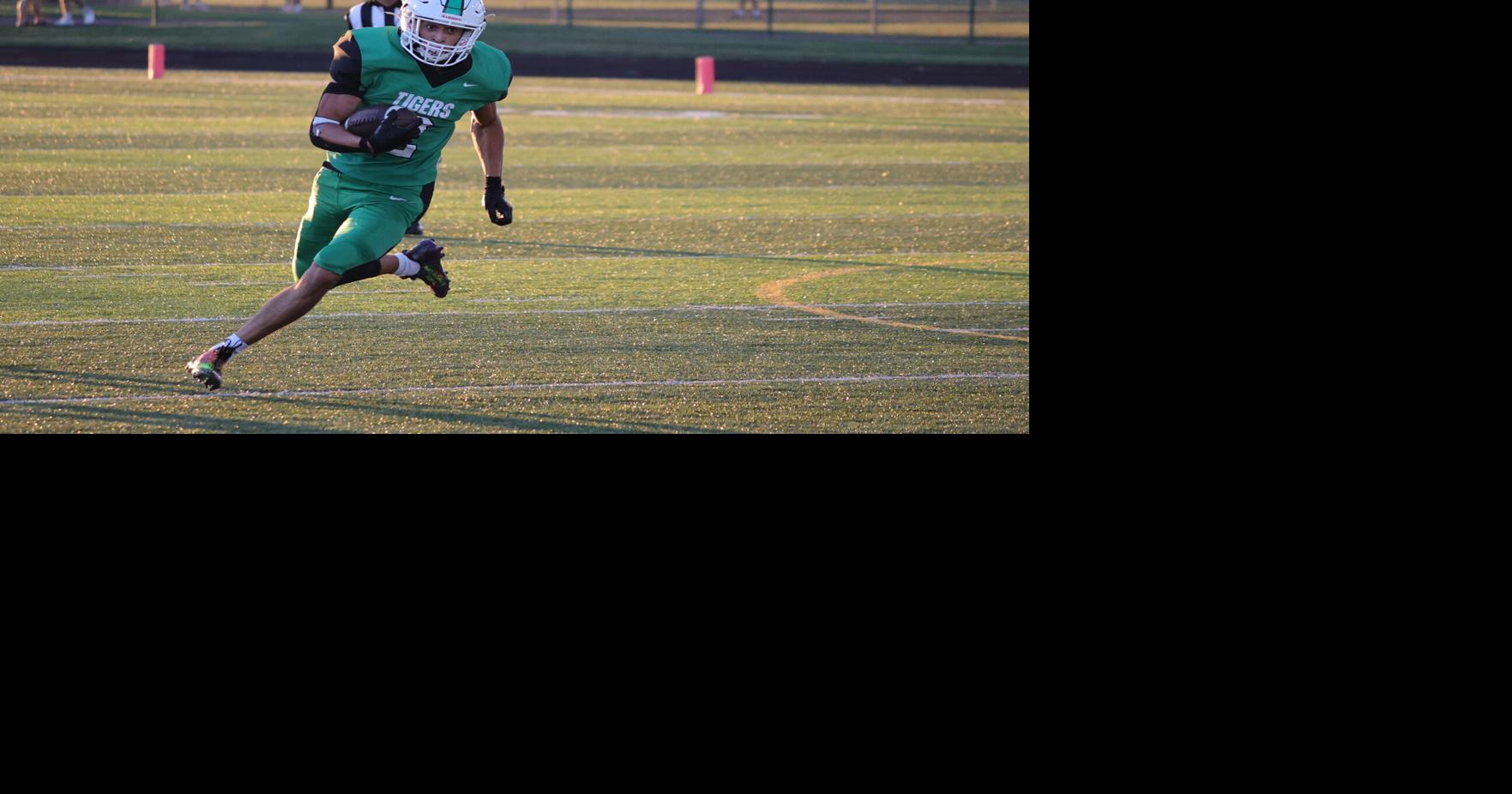 Stuckey breaks alltime passing record, Wilkins makes name known against Bulldogs in 5528 win