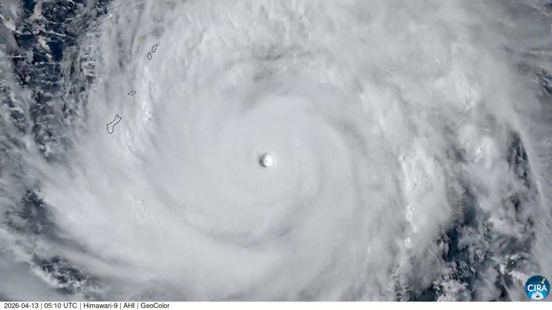 Super Typhoon Sinlaku pounds remote US islands in the Pacific Ocean ...