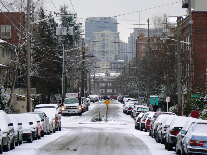 Winter storm dumps rare snow on Seattle as Midwest warms up National
