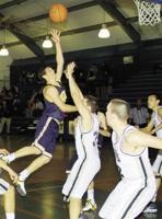 From the sports archives: Menlo gets hot, Carlmont can't hit shots