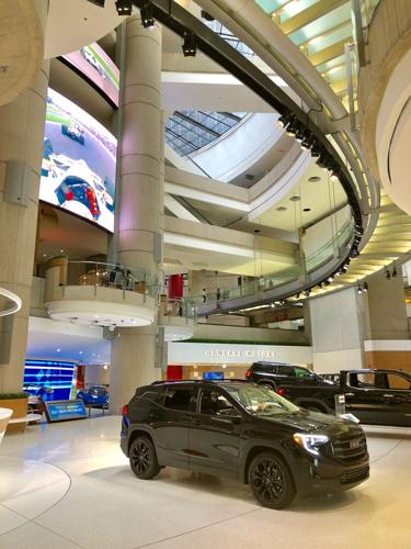 PHOTO #4 - DETROIT, REN CEN INTERIOR.jpg