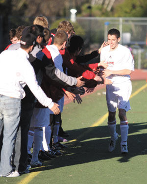 Panthers closing in on Bay title