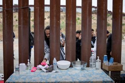Migrants at border