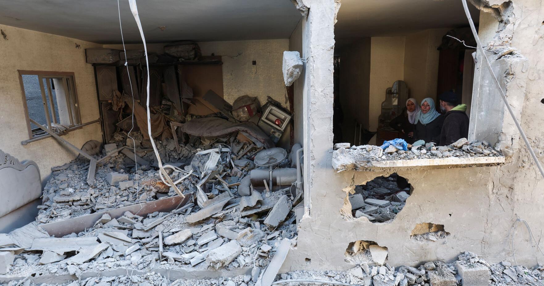 Israeli strikes kill 13 in a southern Gaza town that could be the next target in the war - Vimarsana News