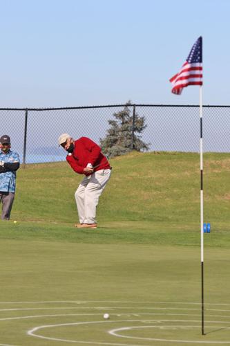 Veterans golf-chipping