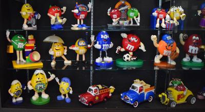 Foster City resident unveils M&M’s collection