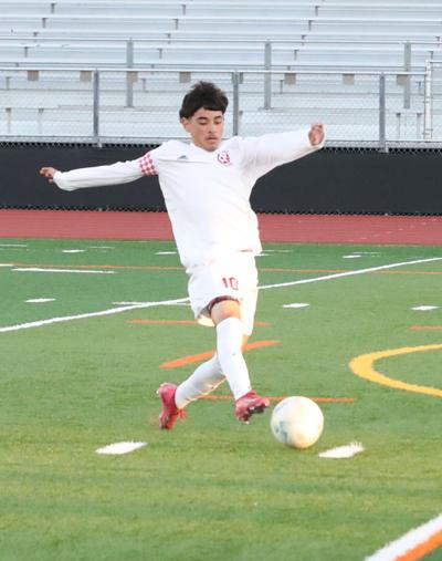 El Camino soccer: Andrew Tafolla