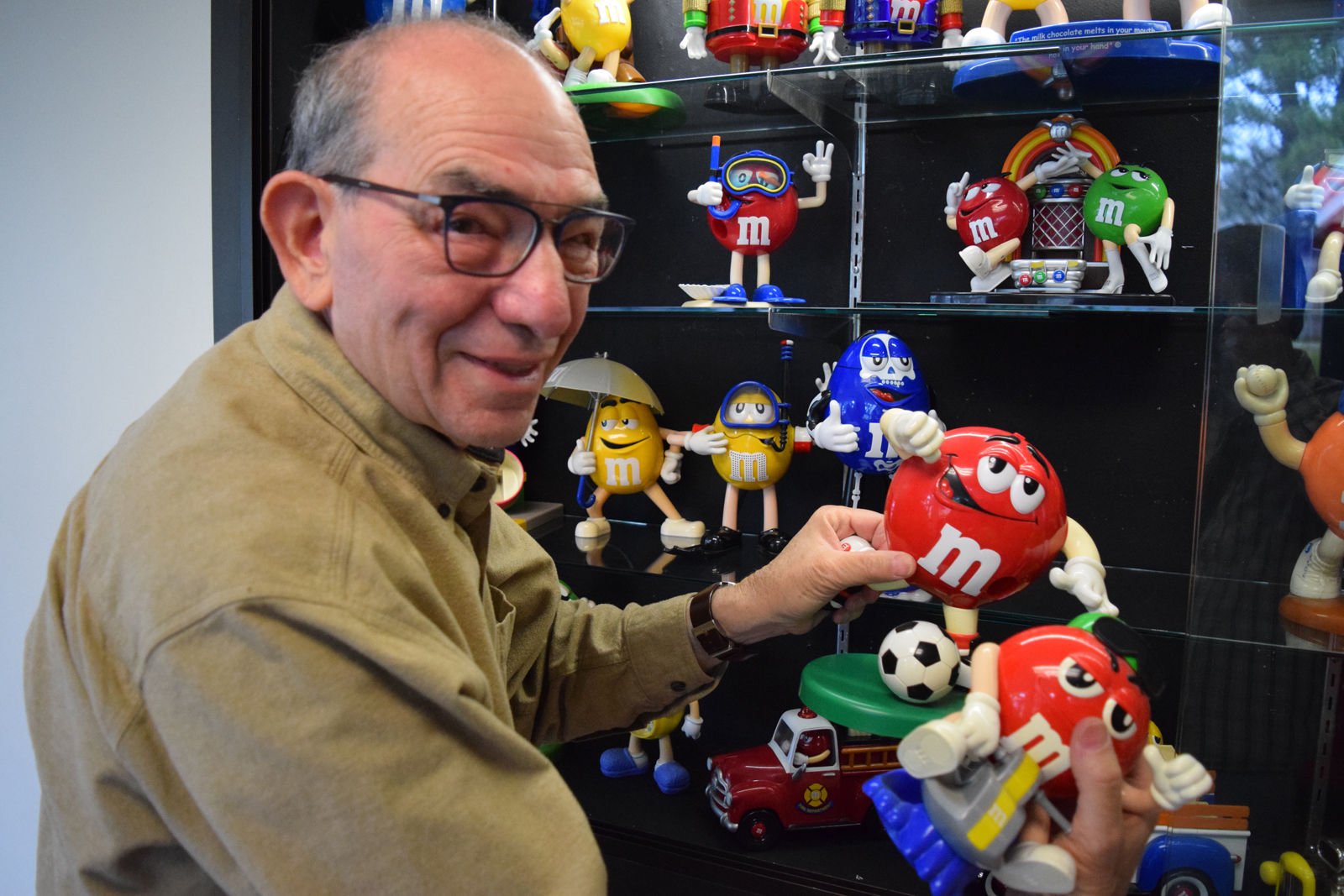 Foster City resident unveils M&M's collection | Local News