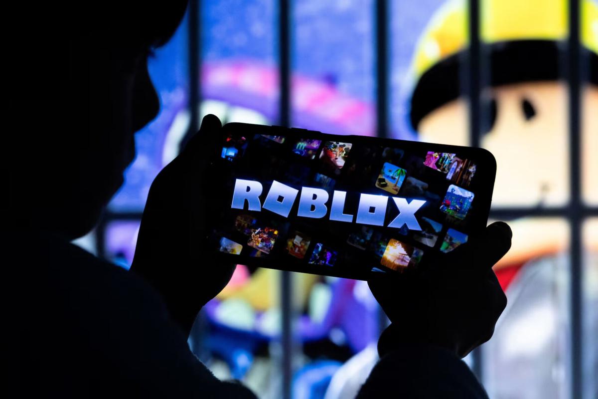 Roblox Reaches $12.5M Settlement Banning Adult-to-Child Messaging 