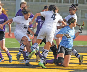 Carlmont pulls out last minute win