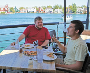 Waterfront Pizza at center of smoking debate: Foster City Council changes proposed smoking ordinance