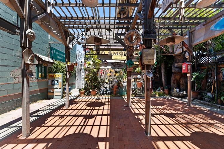 Nini’s Coffee Shop