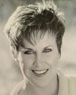 Elizabeth Meri Cross Photo