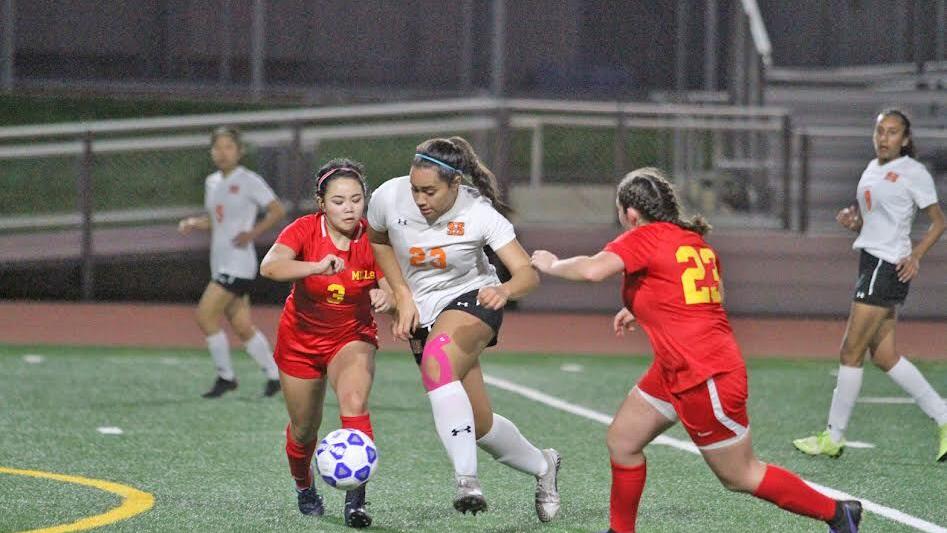 San Mateo girls' soccer team surges late for win over Mills
