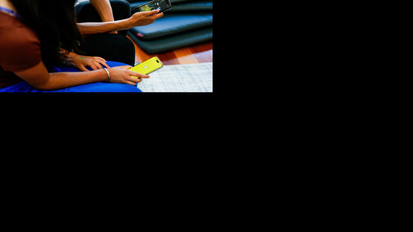 Students advocating for lenient cellphone policy in San Mateo Union High School District