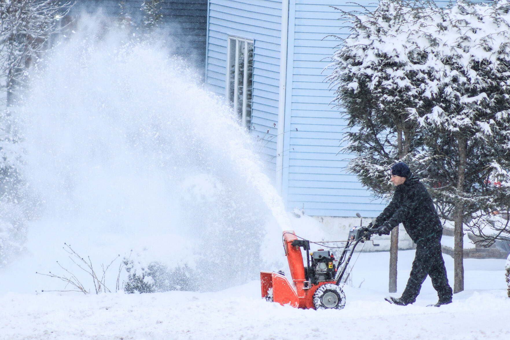 A bomb cyclone brings blizzards to the Midwest before turning east ...