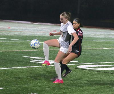 Menlo soccer: Julia Axelrod