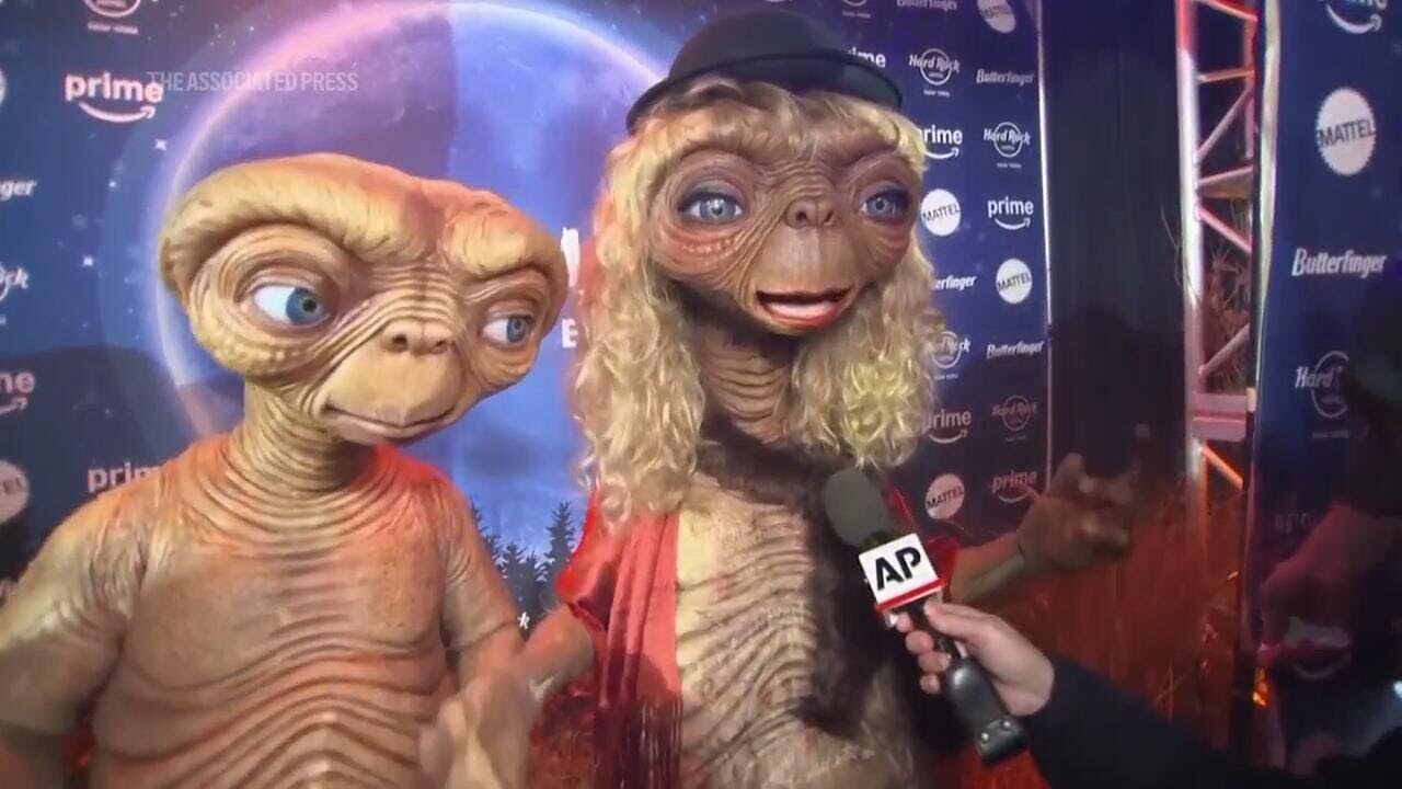 Heidi Klum, Janelle Monáe Both Go As E.T. For Halloween | Arts ...