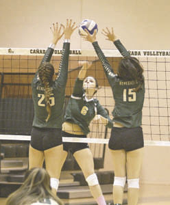 Cañada volleyball keeps playoff hopes alive in sweep