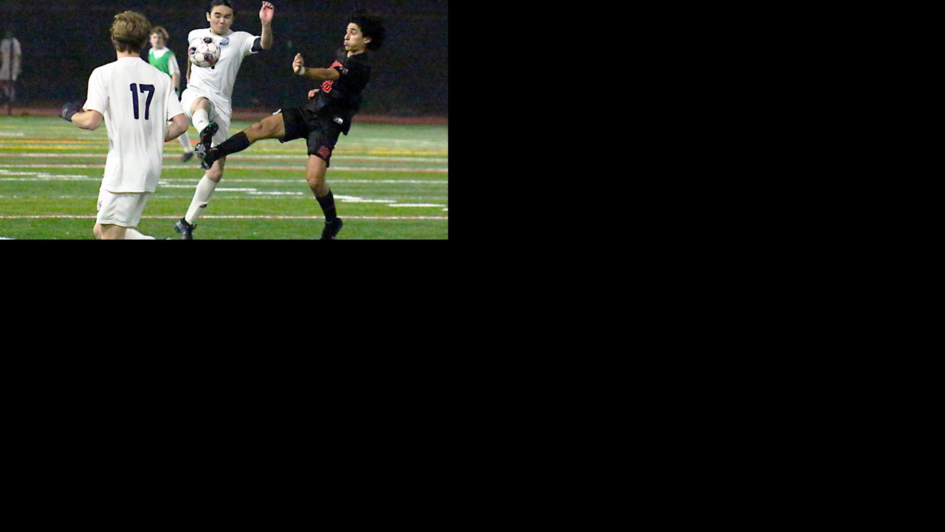 Aragon and Carlmont, PAL Bay’s two top soccer teams, battle to draw